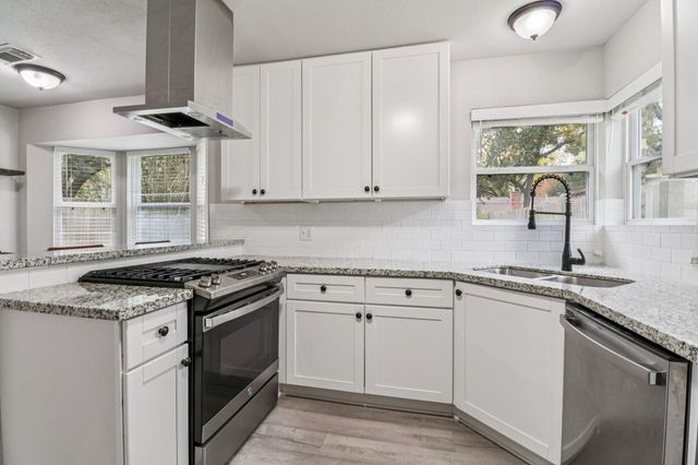 10647 Hazelhurst Drive, Houston, TX 77043