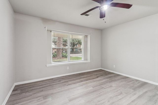 10647 Hazelhurst Drive, Houston, TX 77043