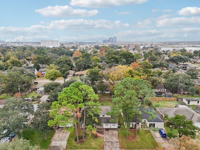 10647 Hazelhurst Drive, Houston, TX 77043