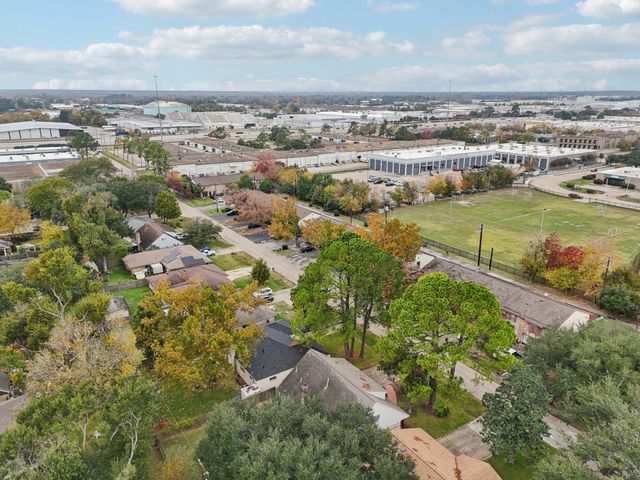 10647 Hazelhurst Drive, Houston, TX 77043