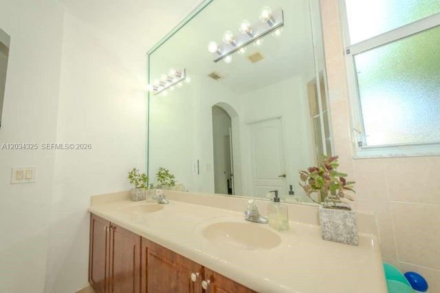 8526 NW 110th Place 0, Doral, FL 33178