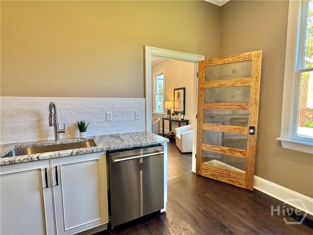 111 E 49th Street, Savannah, GA 31405