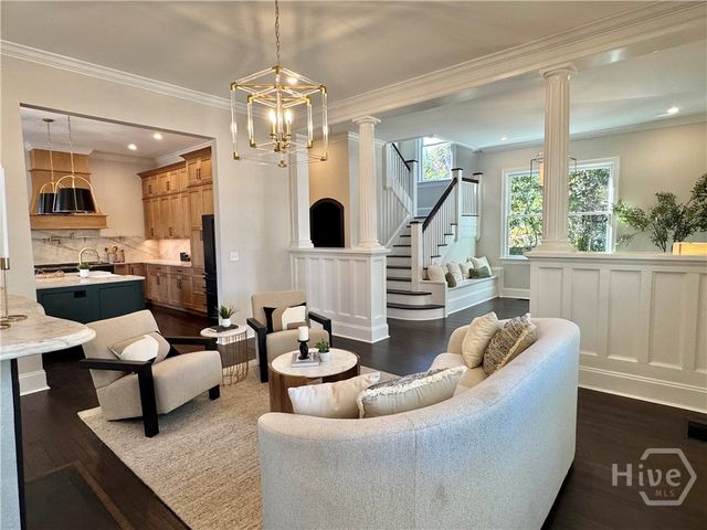 111 E 49th Street, Savannah, GA 31405