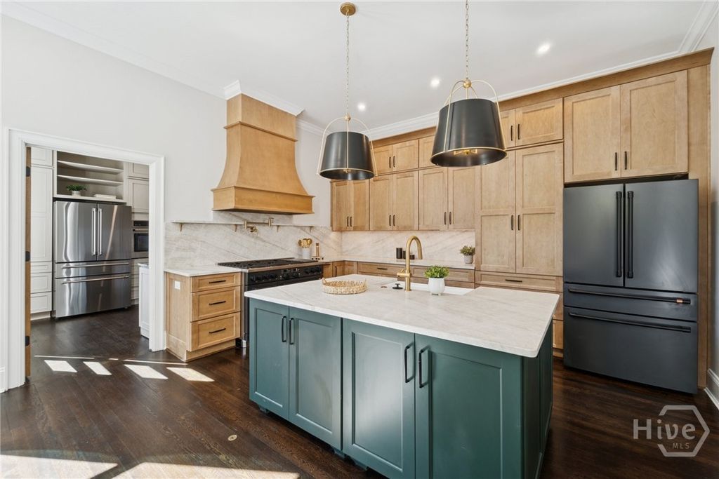 Image 14 of property listing at 111 E 49th Street, Savannah, GA 31405