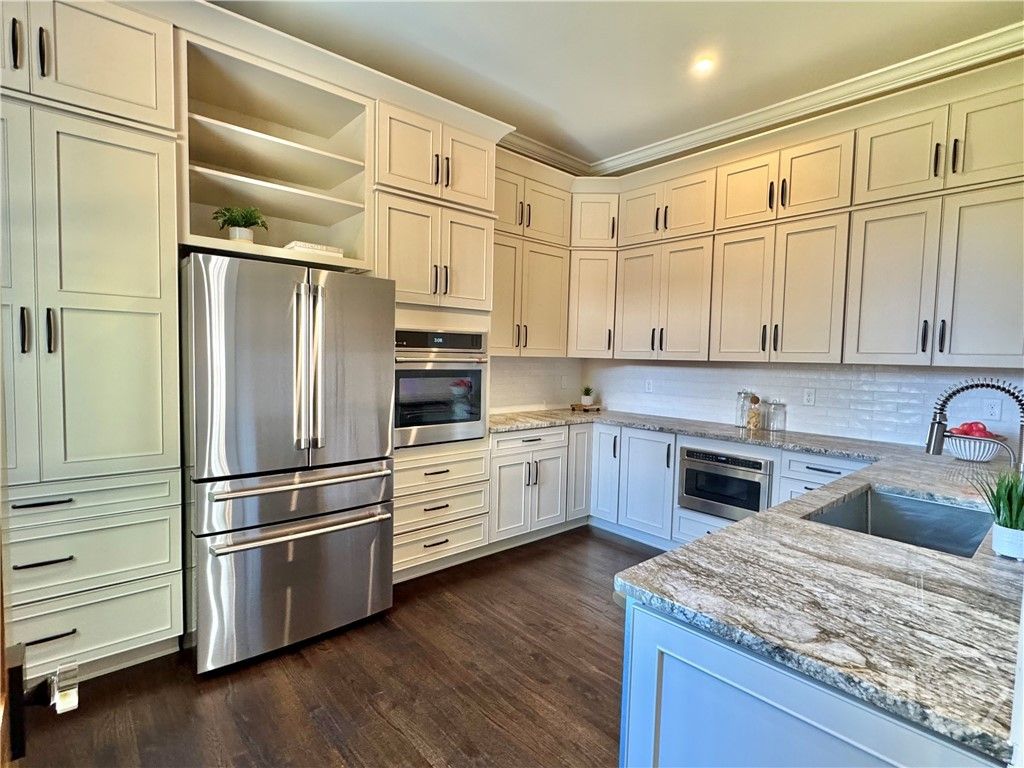 Image 15 of property listing at 111 E 49th Street, Savannah, GA 31405