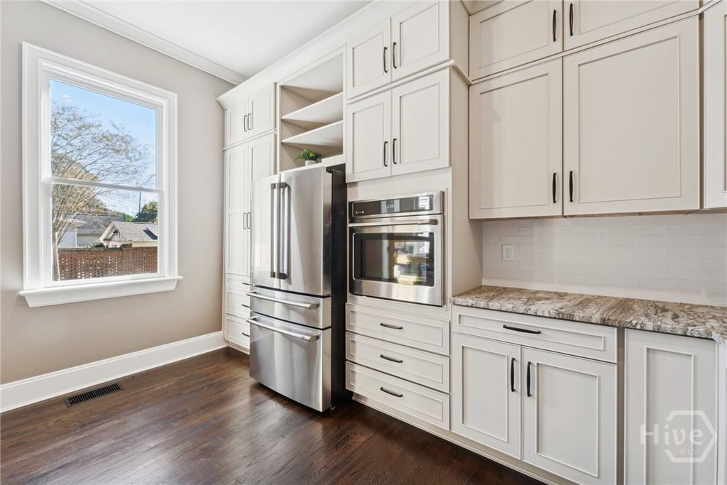 Image 16 of property listing at 111 E 49th Street, Savannah, GA 31405