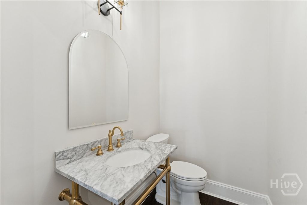 Image 25 of property listing at 111 E 49th Street, Savannah, GA 31405