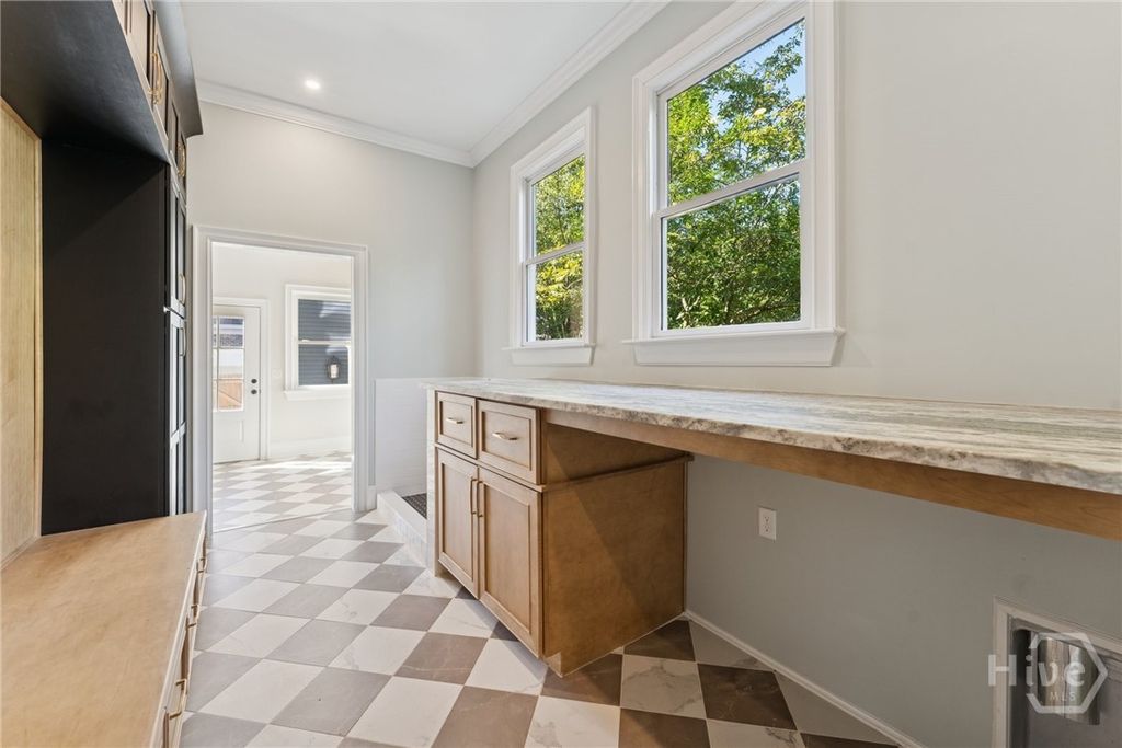 Image 28 of property listing at 111 E 49th Street, Savannah, GA 31405