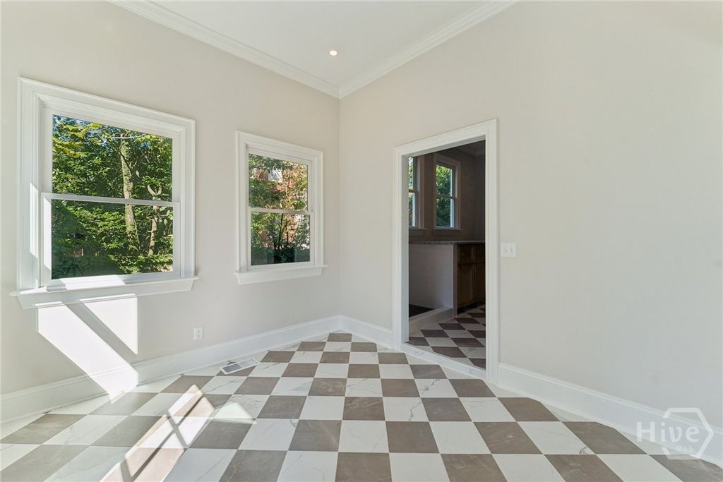 Image 30 of property listing at 111 E 49th Street, Savannah, GA 31405