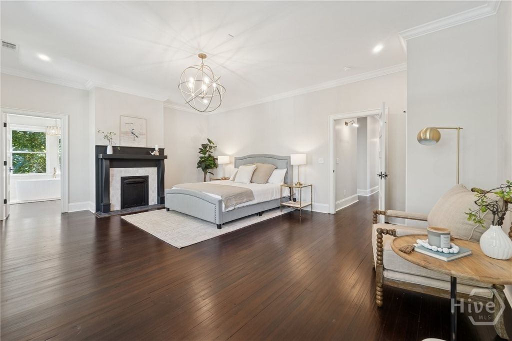 Image 33 of property listing at 111 E 49th Street, Savannah, GA 31405