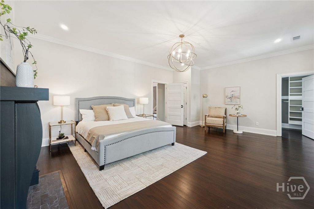 Image 34 of property listing at 111 E 49th Street, Savannah, GA 31405