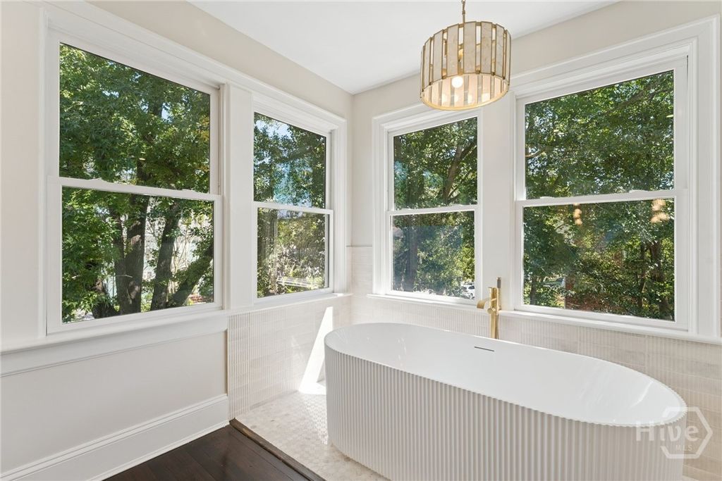 Image 37 of property listing at 111 E 49th Street, Savannah, GA 31405