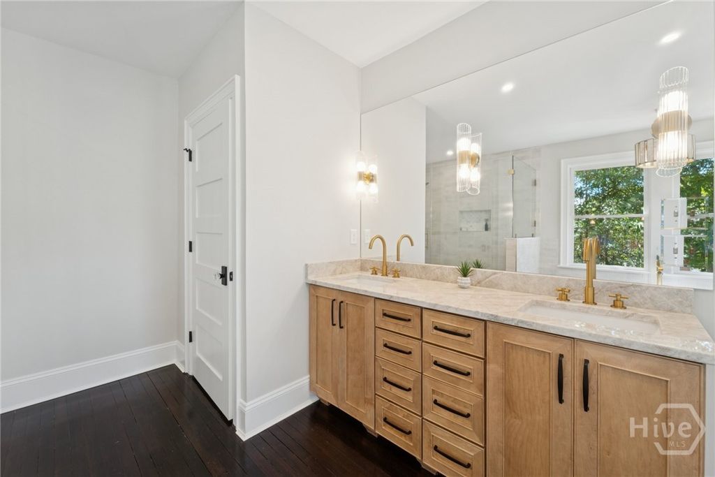 Image 38 of property listing at 111 E 49th Street, Savannah, GA 31405