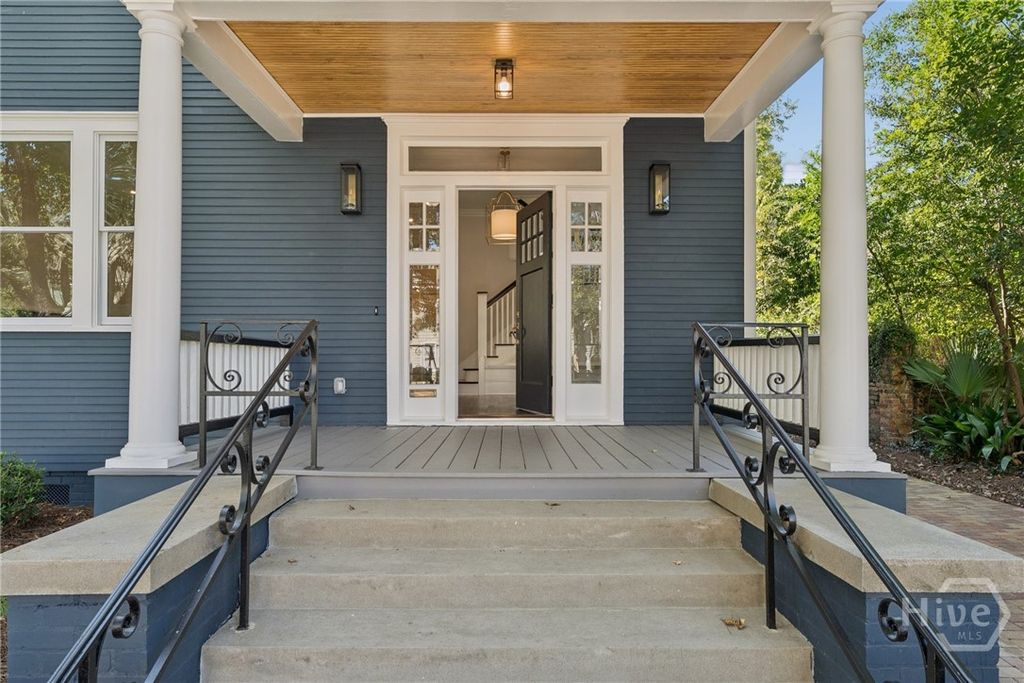 Image 4 of property listing at 111 E 49th Street, Savannah, GA 31405