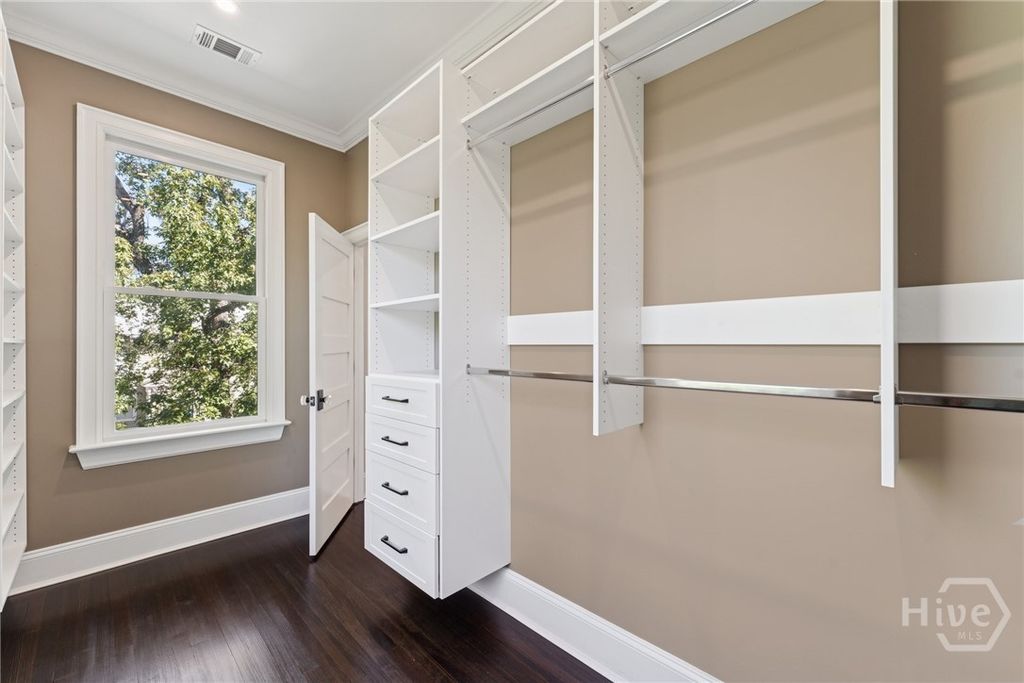 Image 40 of property listing at 111 E 49th Street, Savannah, GA 31405