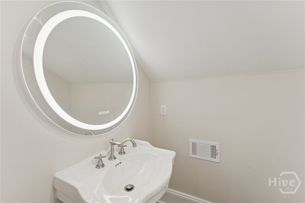 Image 52 of property listing at 111 E 49th Street, Savannah, GA 31405