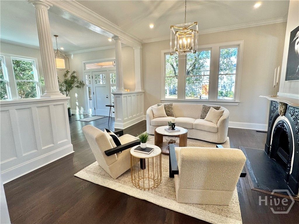 Image 9 of property listing at 111 E 49th Street, Savannah, GA 31405