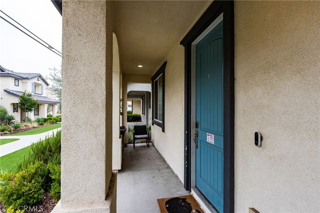 404 Garden Way, Colton, CA 92324