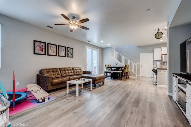 404 Garden Way, Colton, CA 92324
