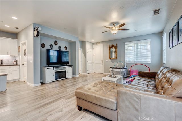 404 Garden Way, Colton, CA 92324