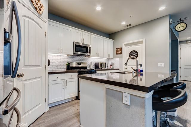 404 Garden Way, Colton, CA 92324