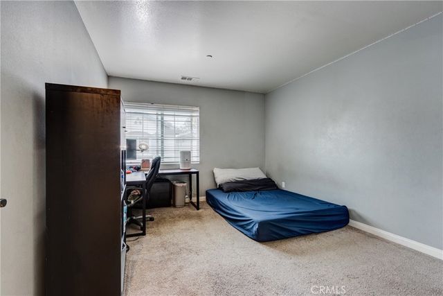 404 Garden Way, Colton, CA 92324