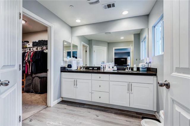 404 Garden Way, Colton, CA 92324