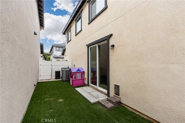 404 Garden Way, Colton, CA 92324