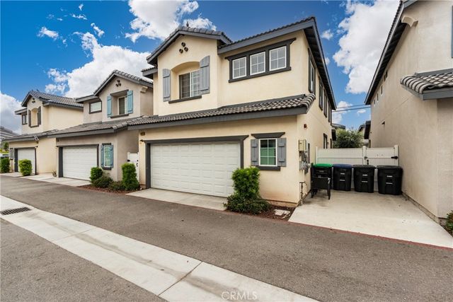 404 Garden Way, Colton, CA 92324
