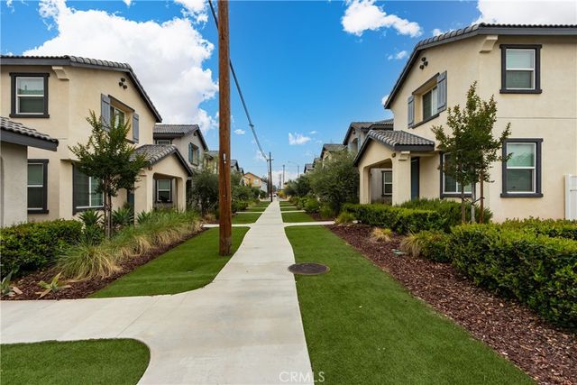 404 Garden Way, Colton, CA 92324