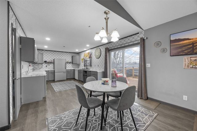 2290 Hillview Drive, Marion, IA 52302