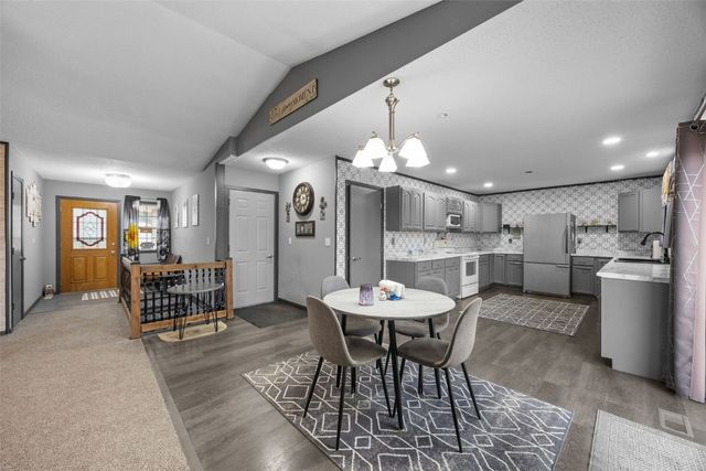 2290 Hillview Drive, Marion, IA 52302