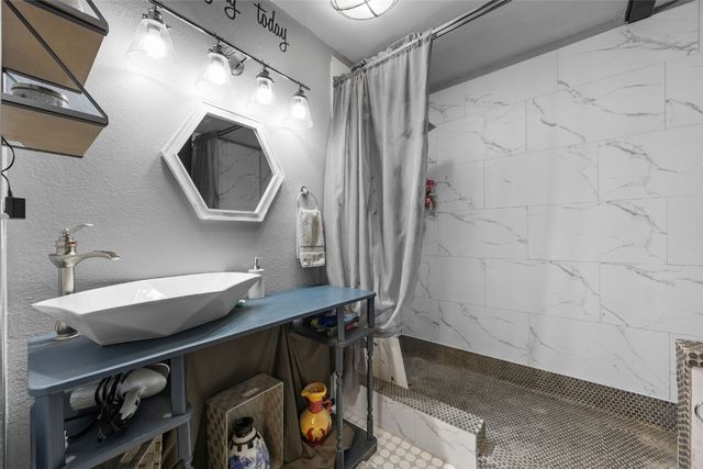 2290 Hillview Drive, Marion, IA 52302