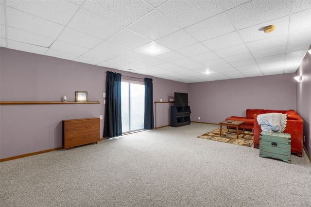 2290 Hillview Drive, Marion, IA 52302