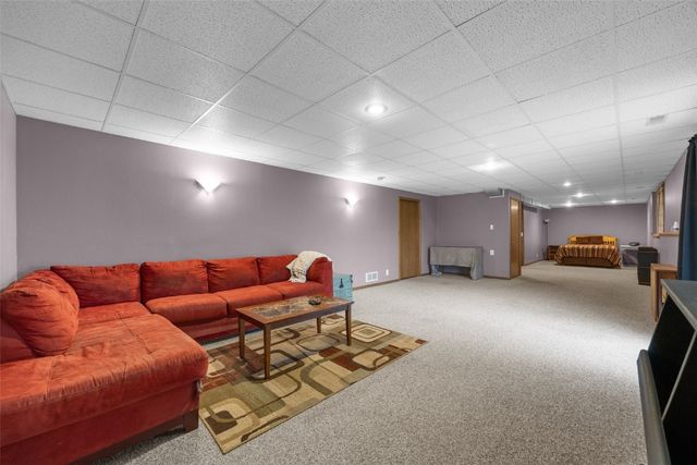 2290 Hillview Drive, Marion, IA 52302