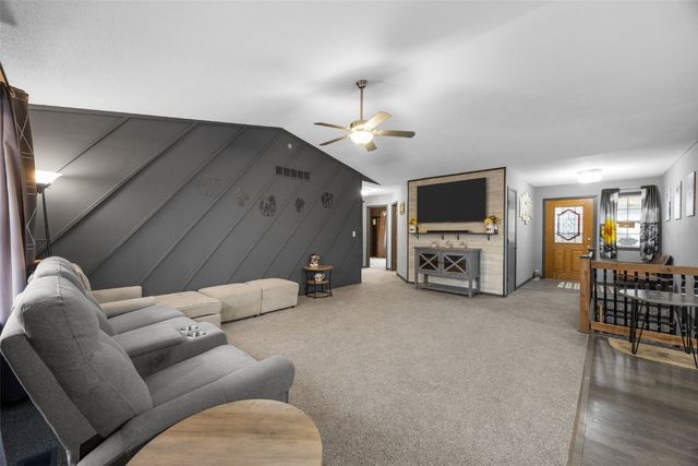 2290 Hillview Drive, Marion, IA 52302