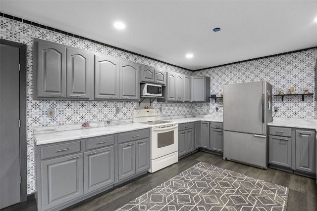 2290 Hillview Drive, Marion, IA 52302