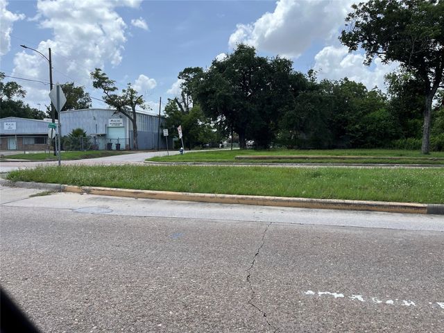 629 Melbourne, Houston, TX 77022
