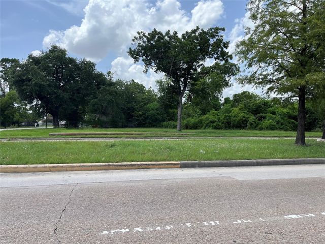 629 Melbourne, Houston, TX 77022