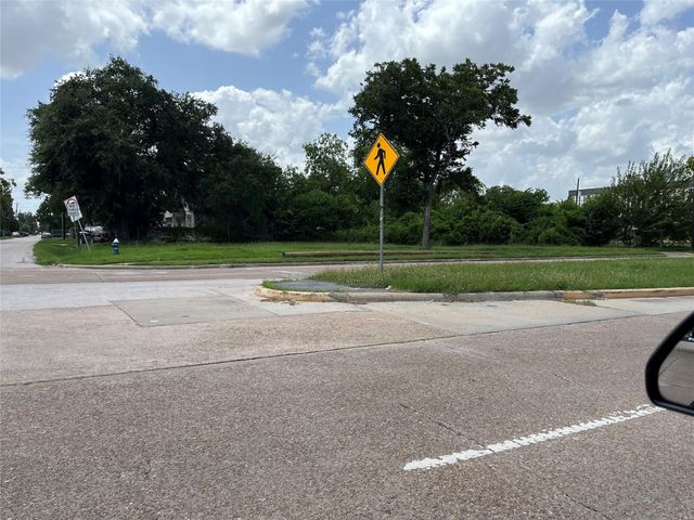 629 Melbourne, Houston, TX 77022