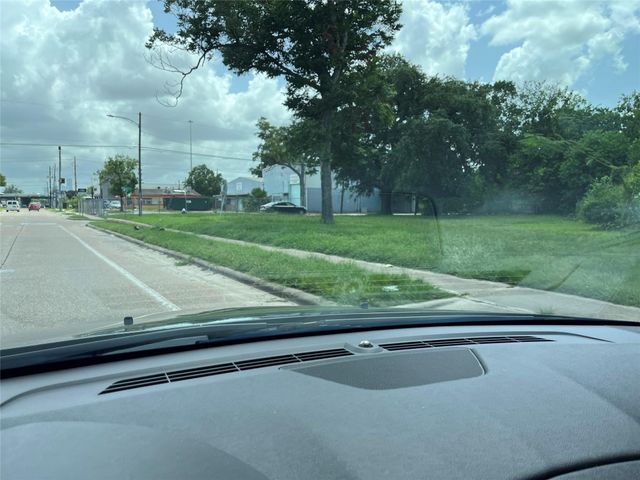 629 Melbourne, Houston, TX 77022