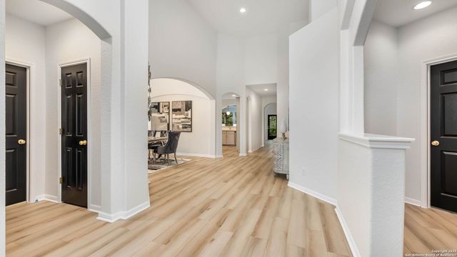 9650 Calmont Way, San Antonio, TX 78251