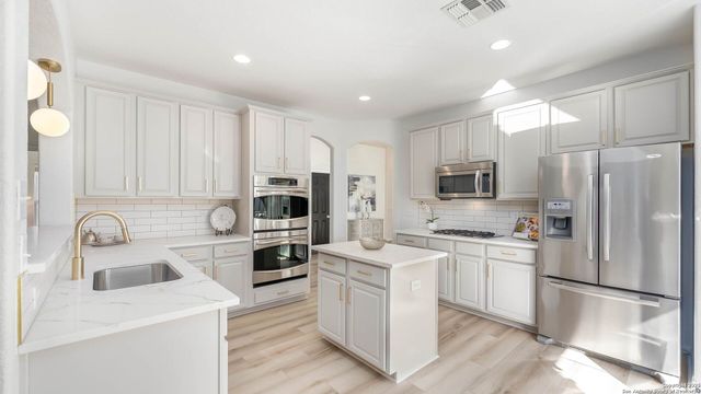 9650 Calmont Way, San Antonio, TX 78251