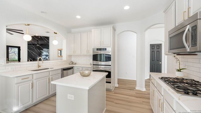 9650 Calmont Way, San Antonio, TX 78251