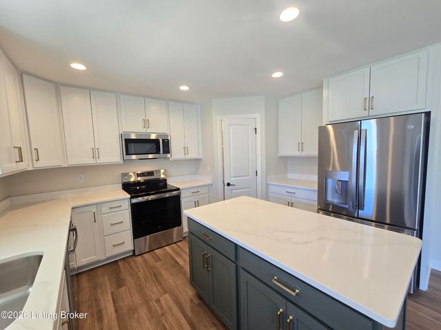 4421 Lochridge Pkwy, Louisville, KY 40299