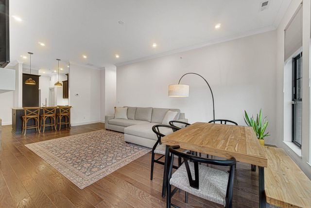 207 Academy Street 104, Valparaiso, IN 46383