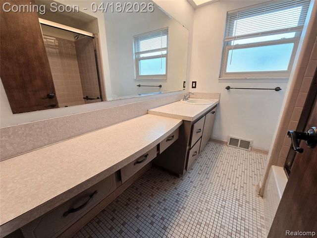 33742 Elford Drive, Sterling Heights, MI 48312