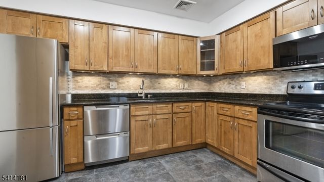 308 Passaic Ave, Harrison Town, NJ 07029