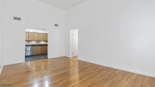 308 Passaic Ave, Harrison Town, NJ 07029