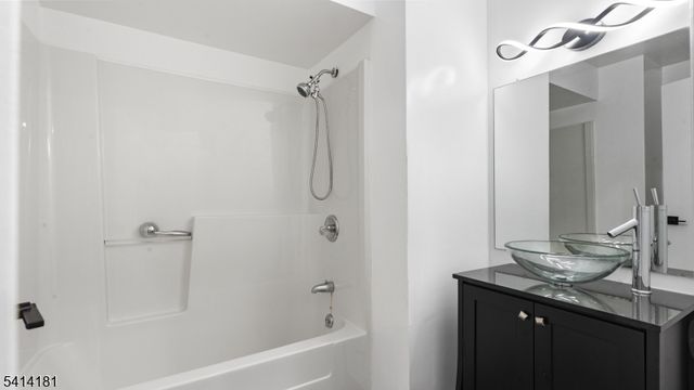 308 Passaic Ave, Harrison Town, NJ 07029